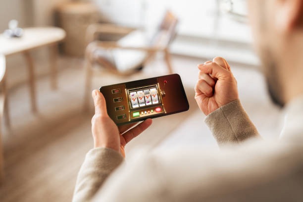 Mobile app interface showing roulette table and betting layout