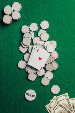 Live dealer explaining game rules to players